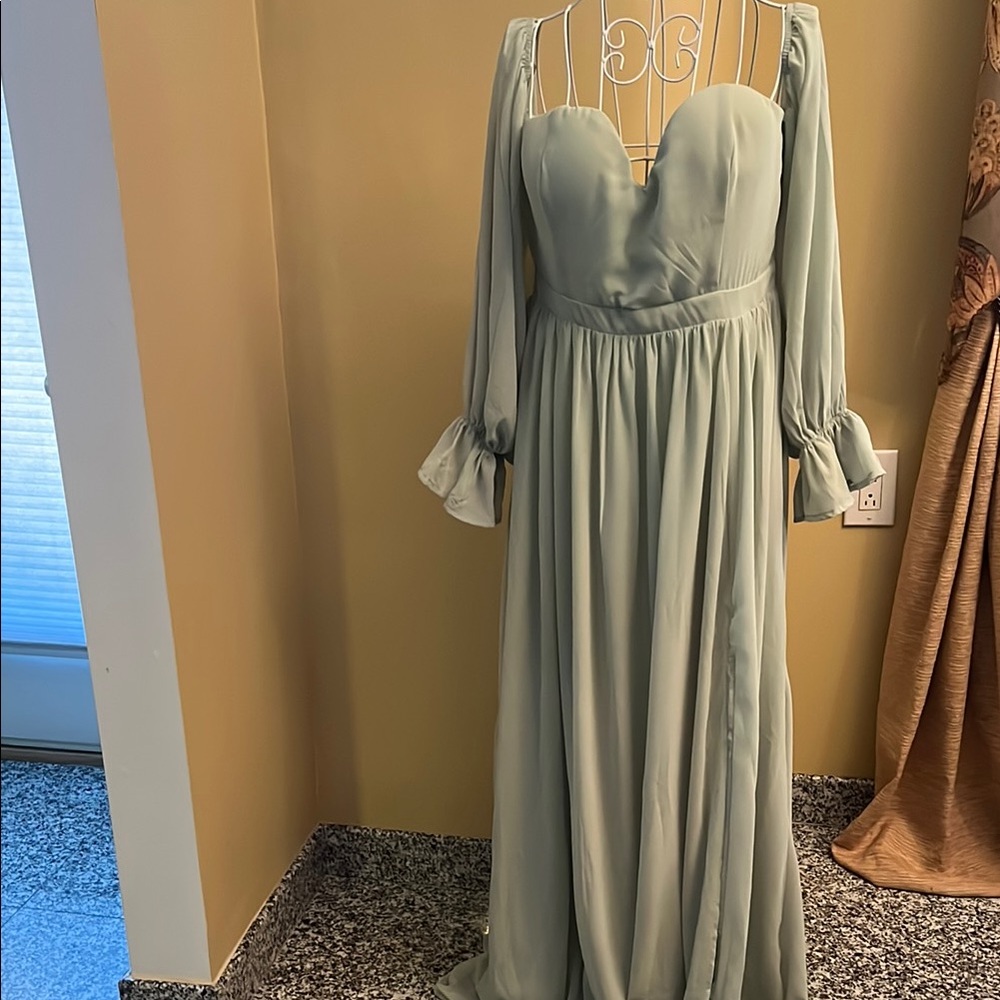 Green Sweetheart Gown with Bishop Sleeves